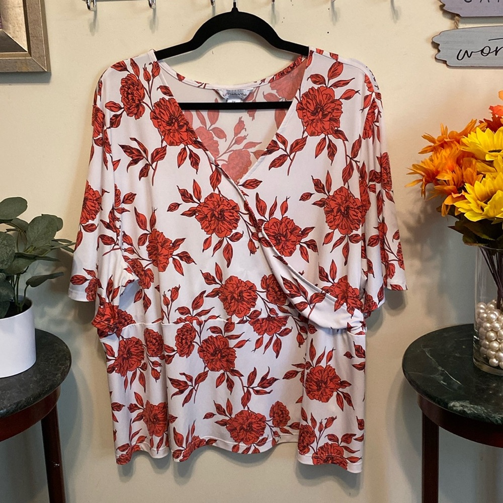 Liz Claiborne Pullover Top Sz 2X. Beautiful Floral Design. Has Criss-Cross Front